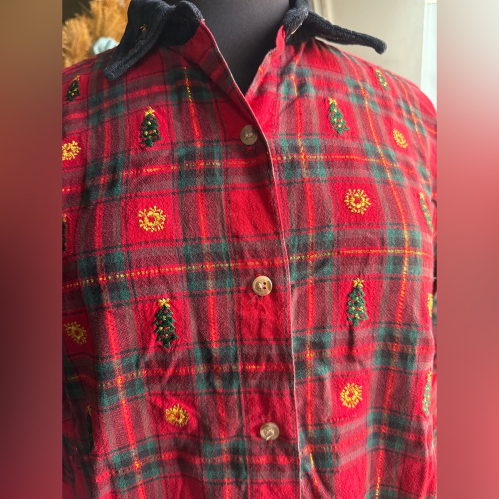 Vintage Bobbie Brooks embroidered holiday plaid button down shirt, size large - Picture 2 of 11